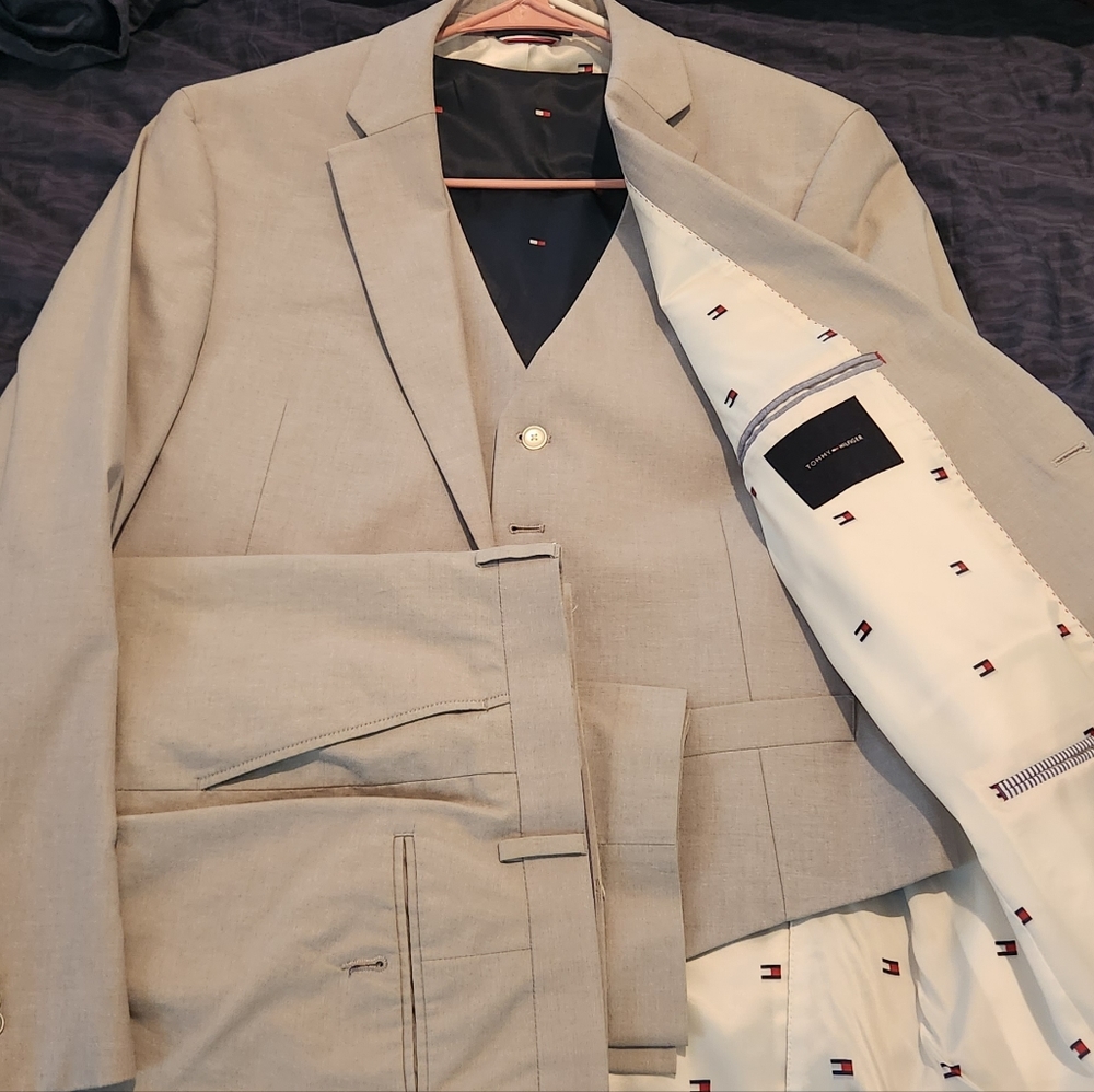 Tommy Hilfiger Light Tan 2 piece Suit Jacket Vest Trousers